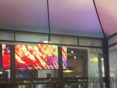 门面-何师烧烤·香辣蟹·川菜·30年老品牌(太古里旗舰店)