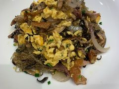 肉饼酒蒸蚴蜢，清蒸子梅鱼，盘菜带鱼，熏鸡炒番薯粉，温州螃蟹生-鲨鱼醉鲜坊