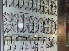 -三叶眼镜城批发市场(上海火车站店)