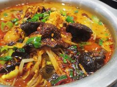 虾滑冒菜-破瓦寒窑·地摊烤羊排