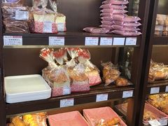 面包甜点陈列柜-红宝石·鲜奶小方·海派西点房(南丹店)