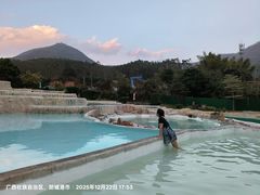 -十万大山布透温泉