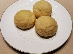 脆皮流沙包-皇朝会.经典传统粤菜(外滩店)