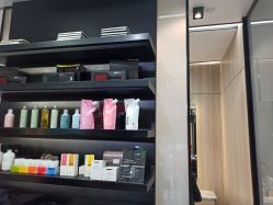 -HAIR CORNER