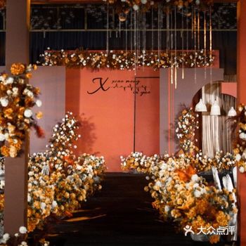 真诚使我们相知，真情使我们相爱，真爱使我们牵手