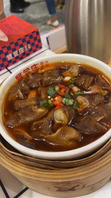 环境位于萝岗万达广场五号门出口很好找环境不错去的时候人不是够多没