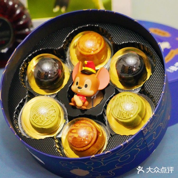 丹桂飘香月满溢，中秋佳节人团圆