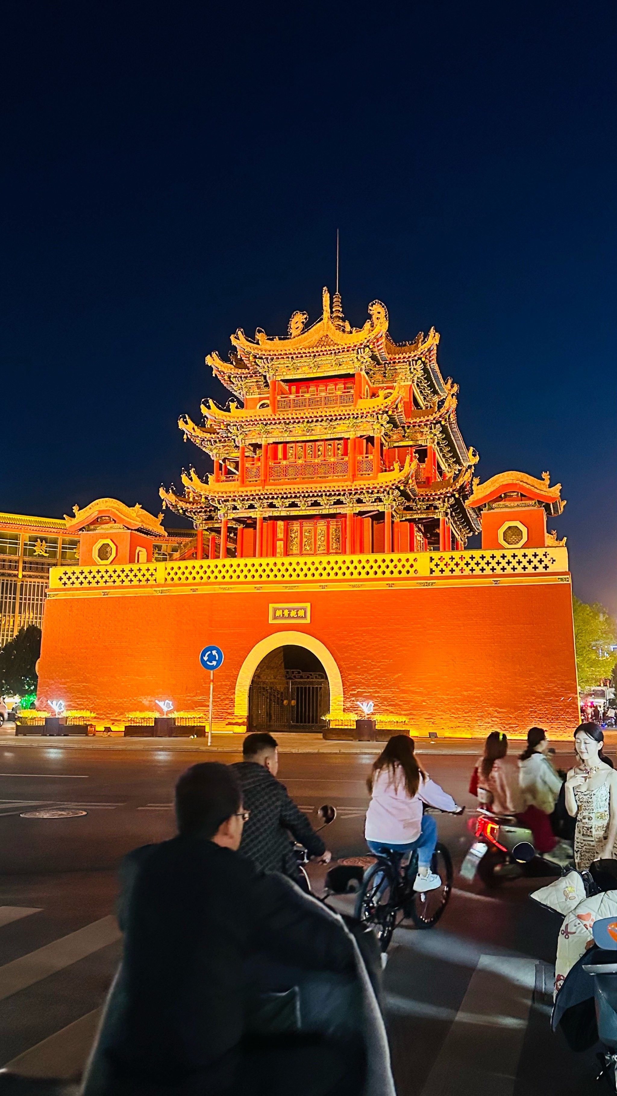 去银川中卫晚上去鼓楼闹市打卡