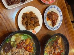 -爆炸头阿姨小四川正宗川味小吃(无任何分店)