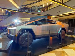 -TESLA 特斯拉(上海太古汇体验店)