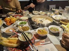 -尚尚仙·酸汤猪手·猪肚鸡火锅(华联万柳购物中心店)