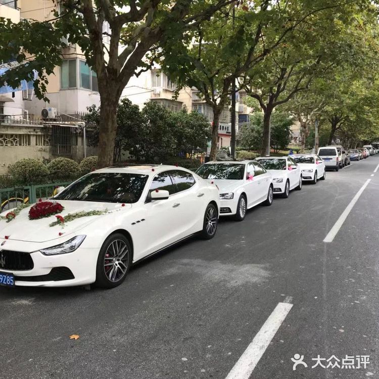 婚车色彩如何选