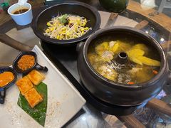 -云海肴·汽锅鸡·云南菜(天山百盛优客店)