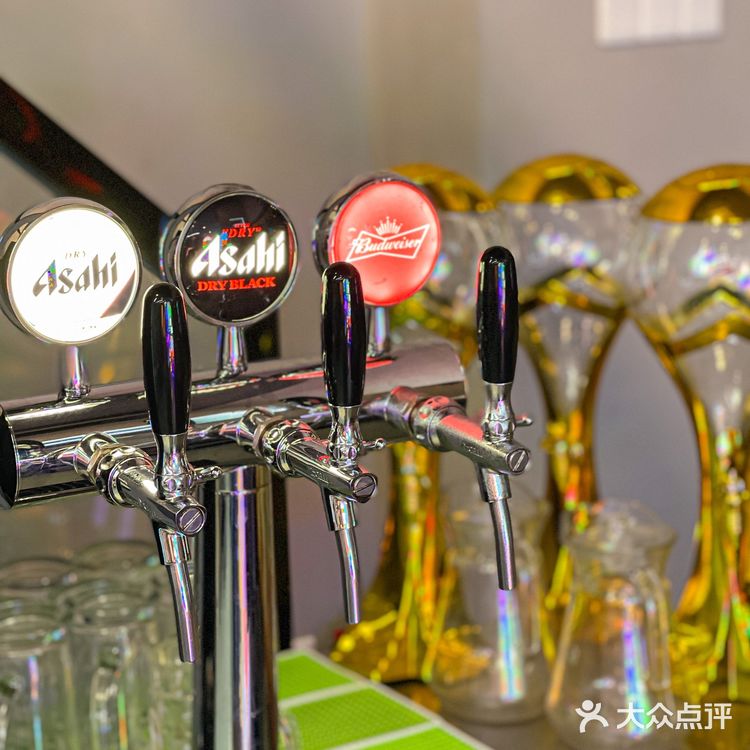 在上海，这家市井酒馆是懂烧烤的，更懂人心～