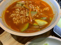 海鲜辛拉面-喜来稀肉(北外滩白玉兰广场店)