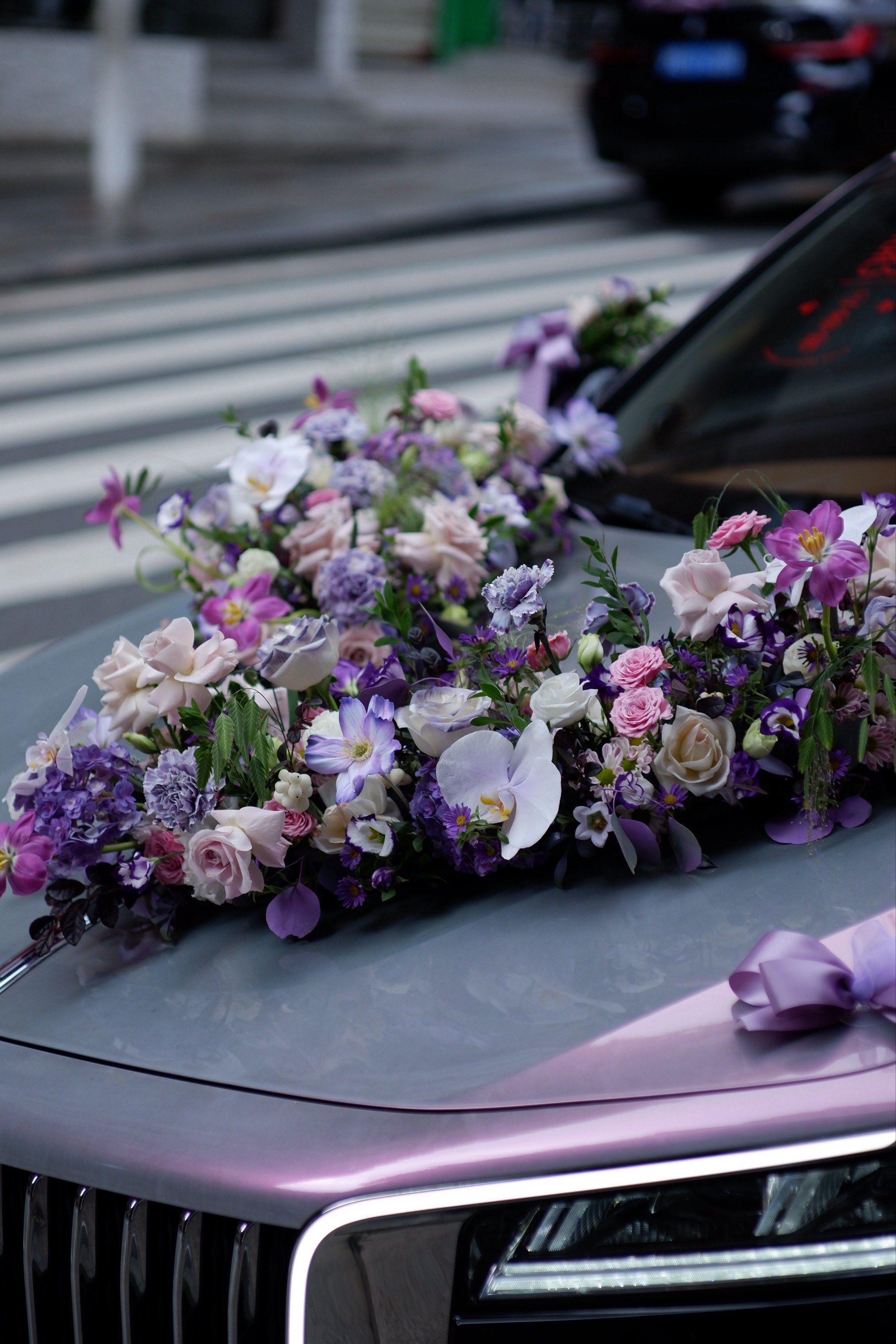 今天的紫色系婚车美到窒息