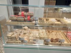 面包甜点陈列柜-清真全盛斋传统糕点(许士庙店)