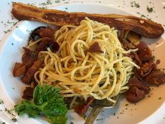 -Chom Cafe and Restaurant