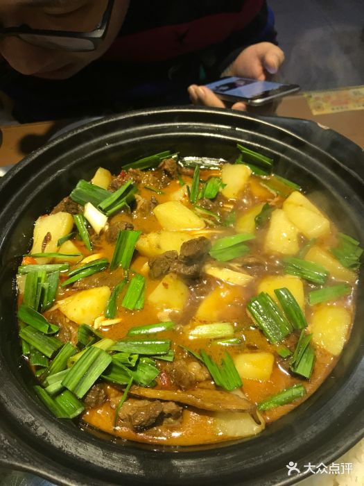 湘聚堂私房菜小锅炖牛腩图片 - 第1张