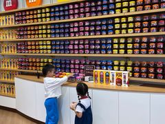 -m豆巧克力世界(上海世茂广场店)