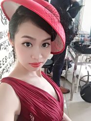 -现代经典婚纱摄影
