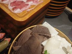 -牛YO寿喜烧·铁板烧和牛火锅自助(市府恒隆店)