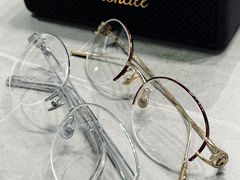 -美式眼镜·授权蔡司.依视路.尼康.豪雅.明月(人民广场店)