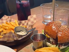 -三勾JJJ Burger&Coffee(梅溪湖店)