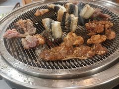 -围炉肉舍•炭烤活鳗•丹东海鲜烤肉(步行街店)