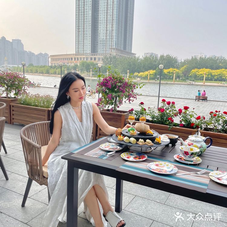 天津探店丨瑞吉酒店椰岛风情下午茶