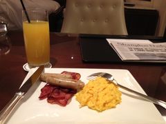 room service-上海外滩华尔道夫酒店