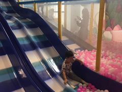 二楼小型滑梯-蒙特利亲子乐园