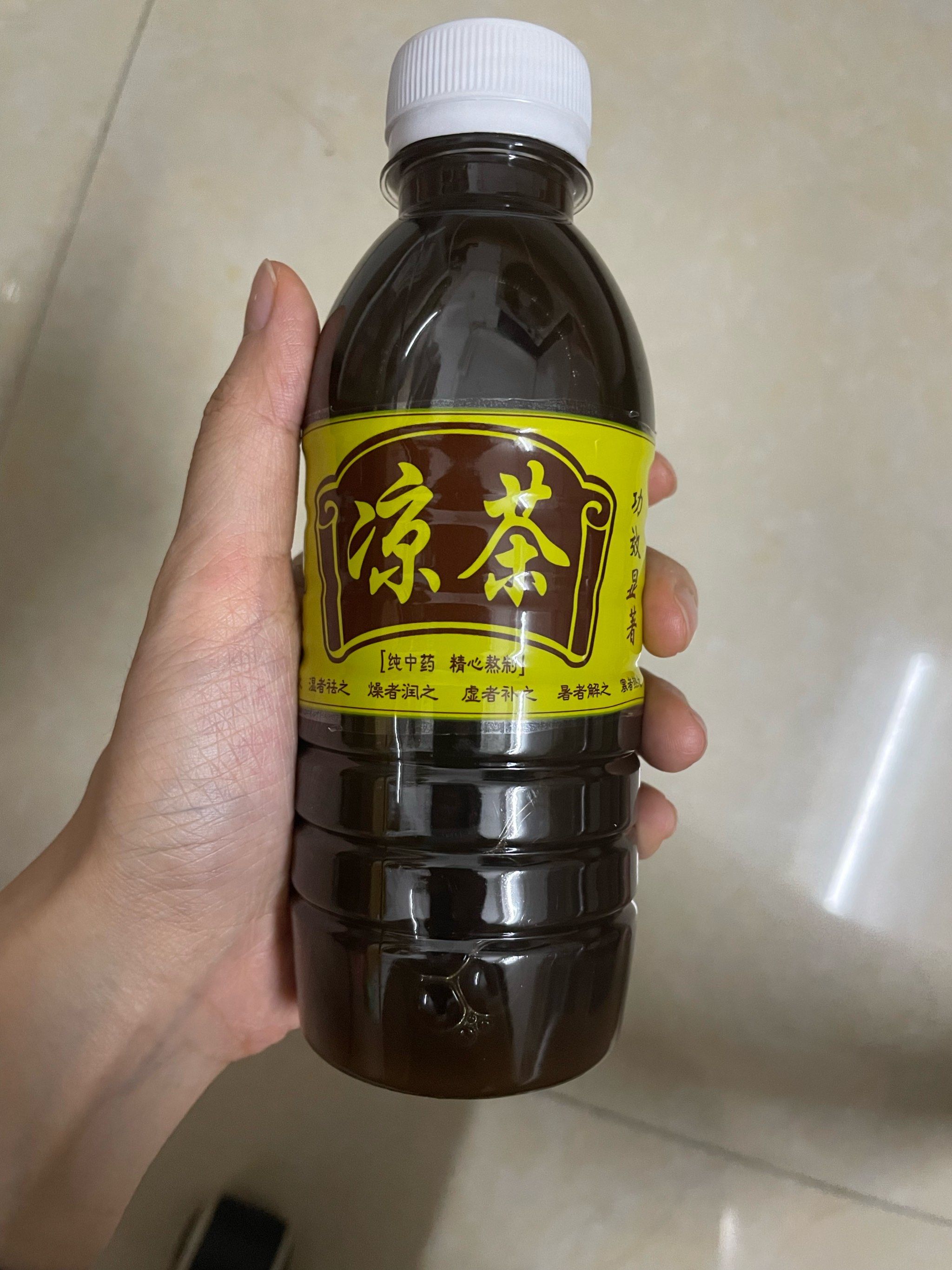 夏天空调吹太多了,来瓶清热祛湿凉茶饮下先,祛寒湿,主打一个身体有点
