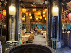 -帅巴人舅母子腊蹄民俗村