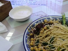 -渝之汇牛肉豌杂面