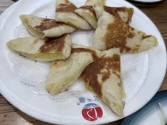 黄米烙-小船渔村•大连菜•大连焖鱼(明泽街店)