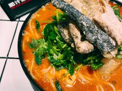 炸鱼皮-肥汁米蘭香港米线(长宁来福士店)