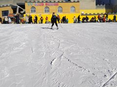 -采薇庄园四季滑雪场