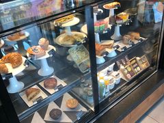 面包甜点陈列柜-星巴克(开封万达广场店)