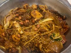 -愉肴麻辣香锅(中山路店)