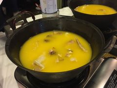 -鲜入围煮花胶鸡海鲜火锅