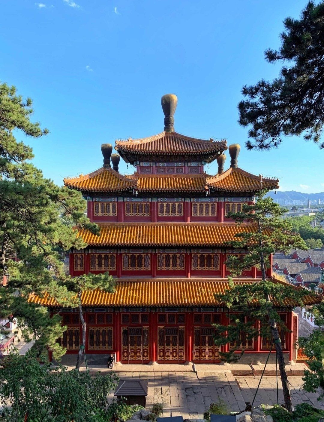 天天领红包承德避暑山庄,位于燕山余脉
