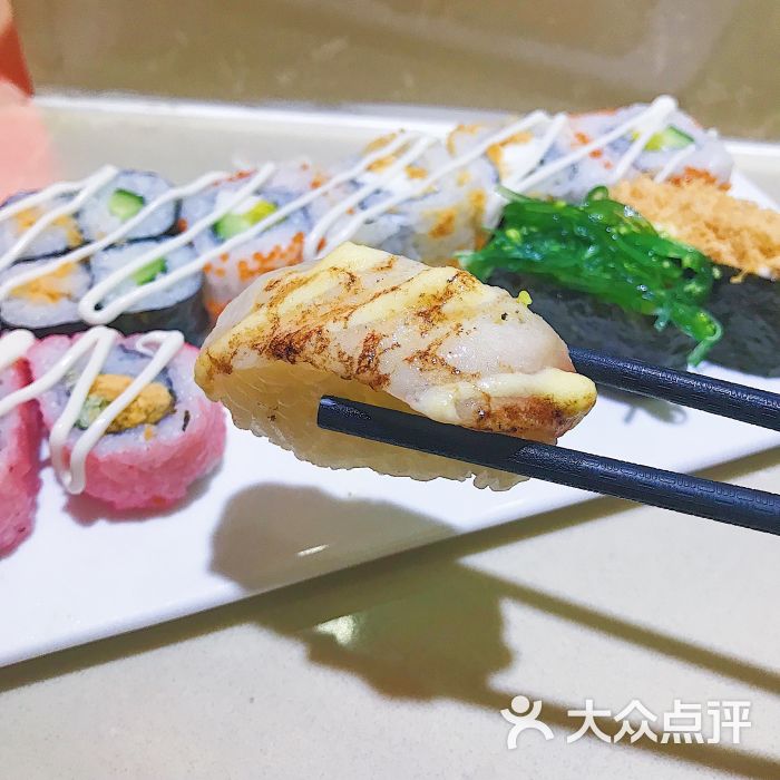 火焰鲷鱼寿司图片