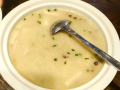 鱼头鱼尾豆腐汤-醉美东江·三文鱼·烧鸡公