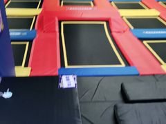 -爱蹦iBOON蹦床运动馆(江汉店)