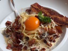 -Chom Cafe and Restaurant