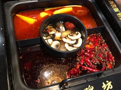 -老牌坊云南鱼豆花火锅(哈西万达店)