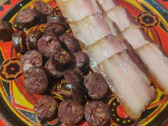 腊肉香肠拼盘-阿斯牛牛十二餐厅•四季餐厅(民族大道店)