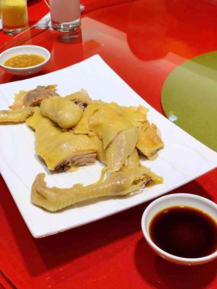 潮汕游的第一顿午餐被当地盆友安排在普宁新阳东大酒楼,盆友一定是