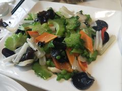 -怡得饭庄·宋大妈昆明菜·始于1996(滇池海埂大坝店)